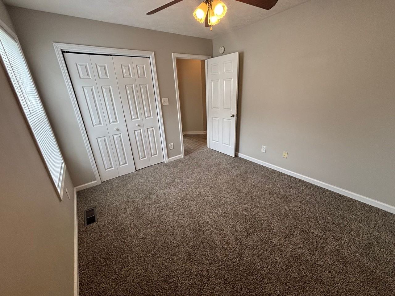 306 Chalet Cir - Photo 6 of 21
