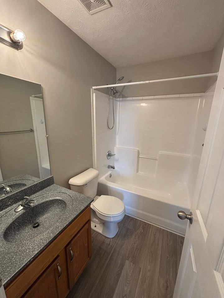 306 Chalet Cir - Photo 7 of 21