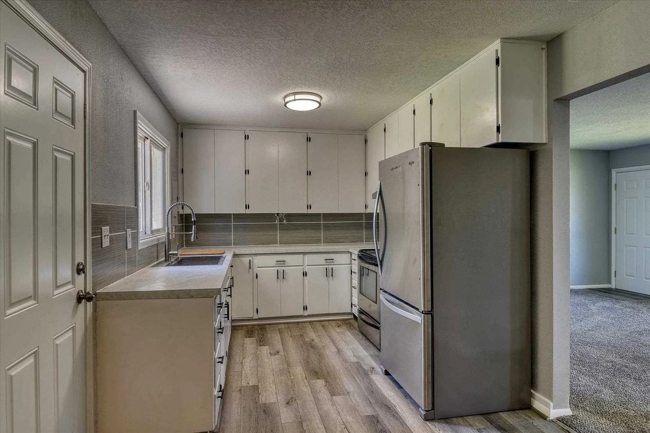 3114 E Marshall Ave - Photo 3 of 17