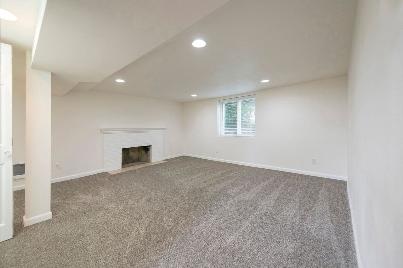 12203 Roseberg Ave S #B - Photo 3 of 32