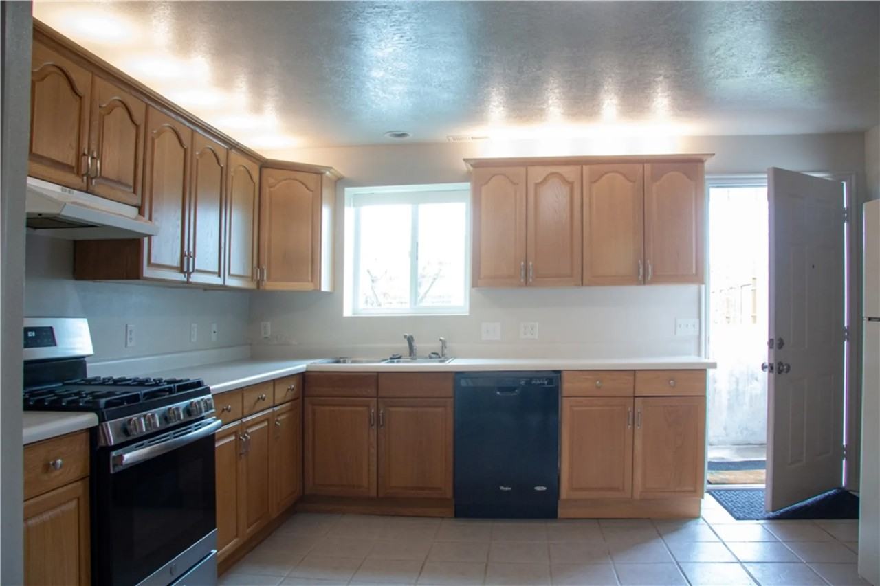 241 N 300 E - Photo 2 of 17