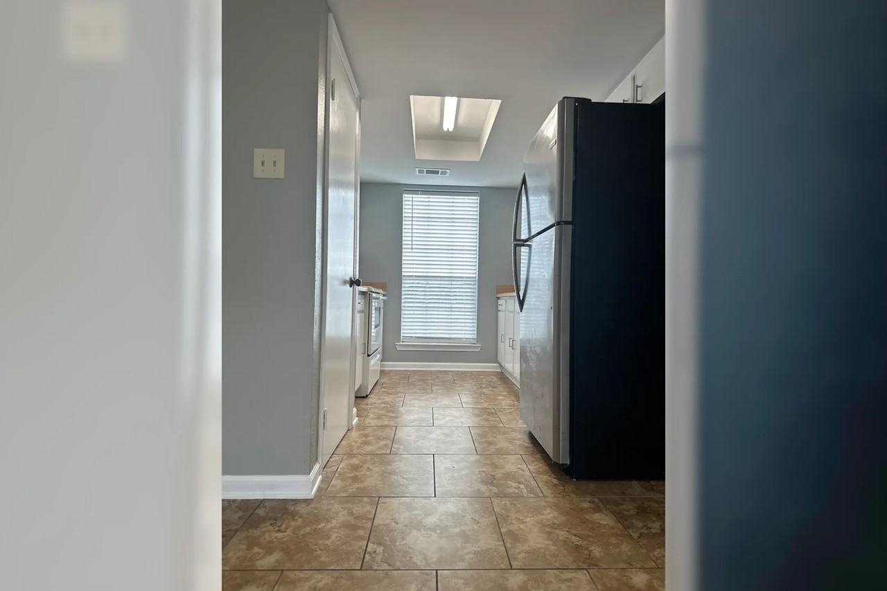 1413 Central Ave - Photo 3 of 8