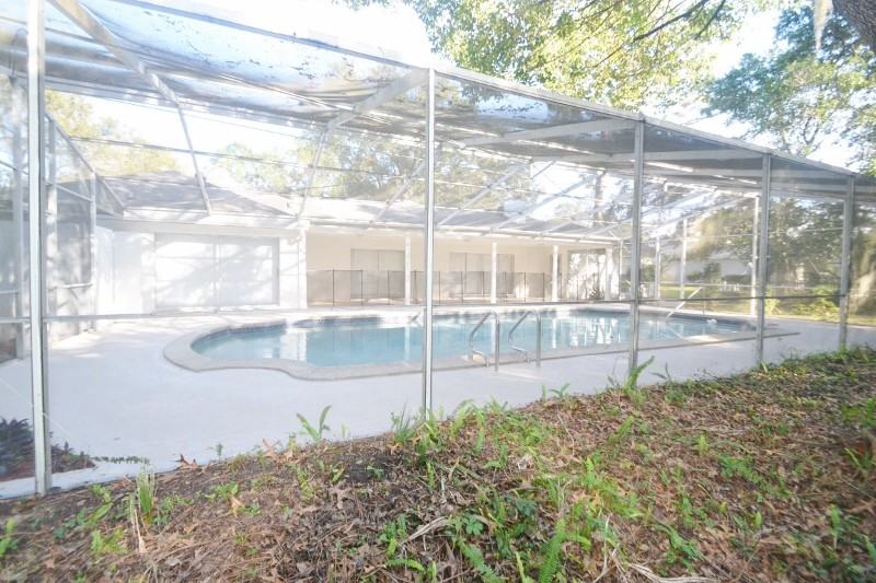 1009 S Sweetwater Blvd - Photo 2 of 12