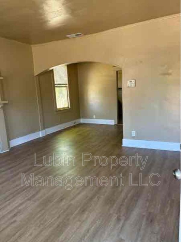 2077 Vollintine Ave - Photo 2 of 9