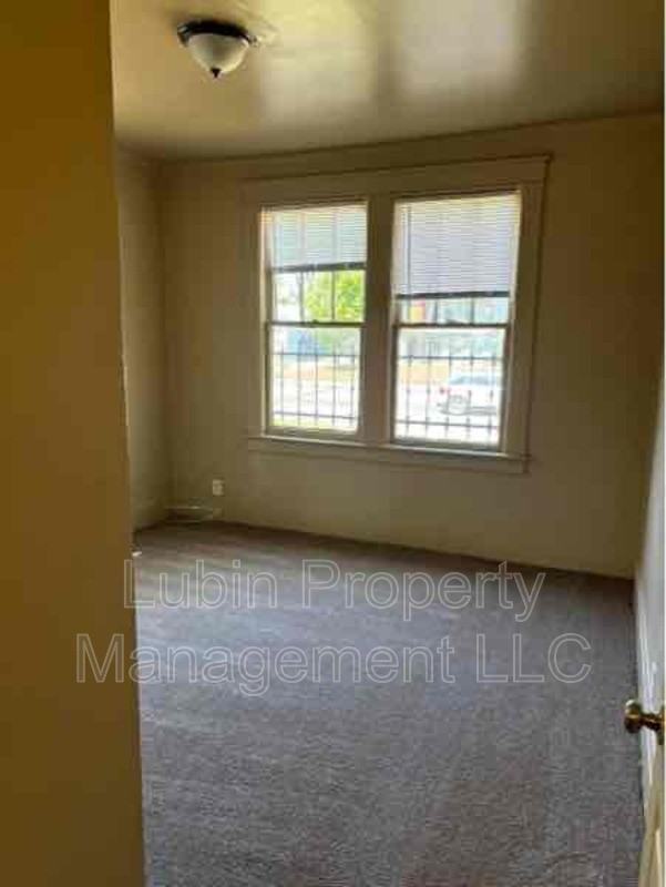 2077 Vollintine Ave - Photo 3 of 9