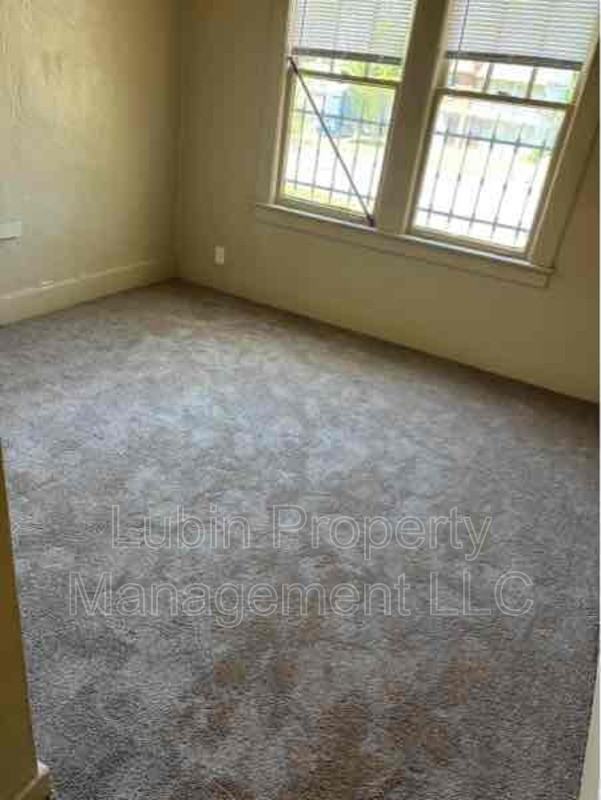 2077 Vollintine Ave - Photo 4 of 9