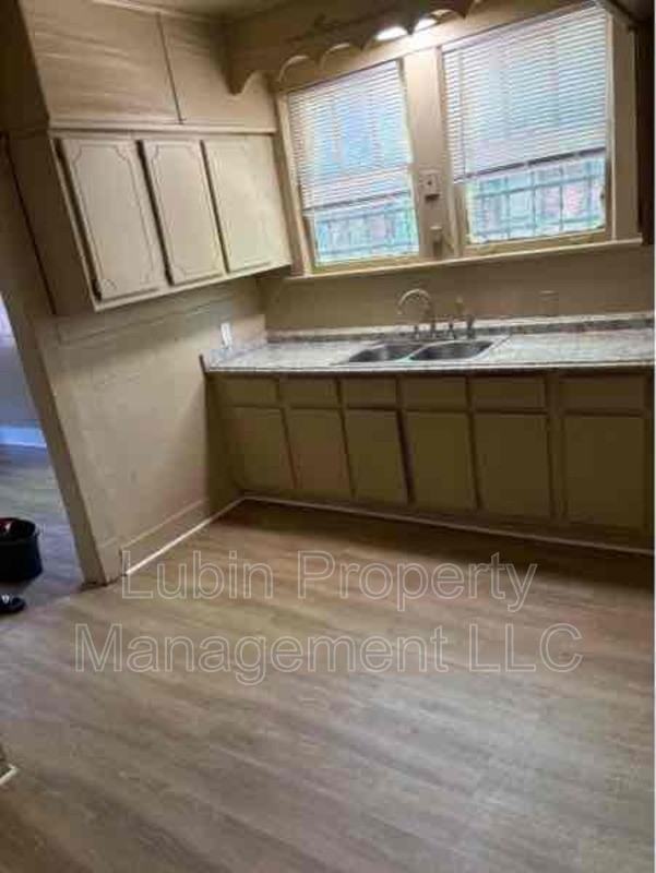 2077 Vollintine Ave - Photo 7 of 9