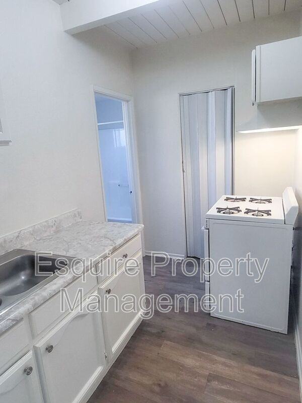 990 Ashland Ave #7 - Photo 3 of 6