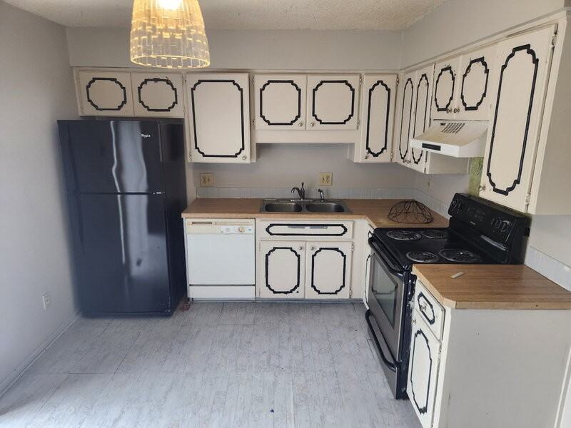 2505 E 42nd St - Photo 2 of 15