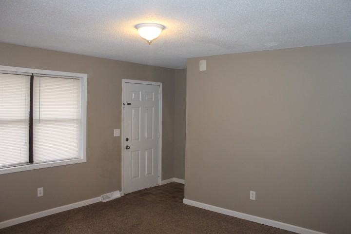 204 Carla St - Photo 3 of 13