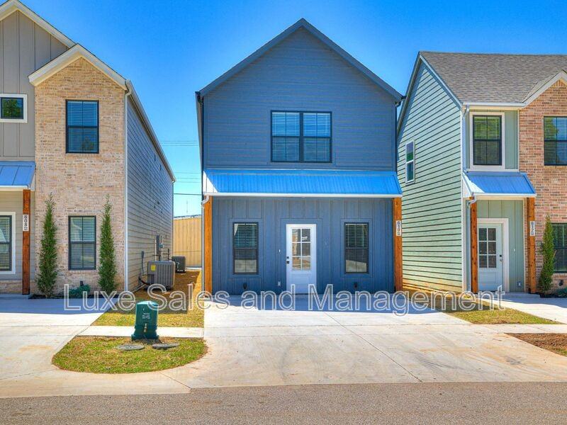 610 W 2nd St - Photo 2 of 39