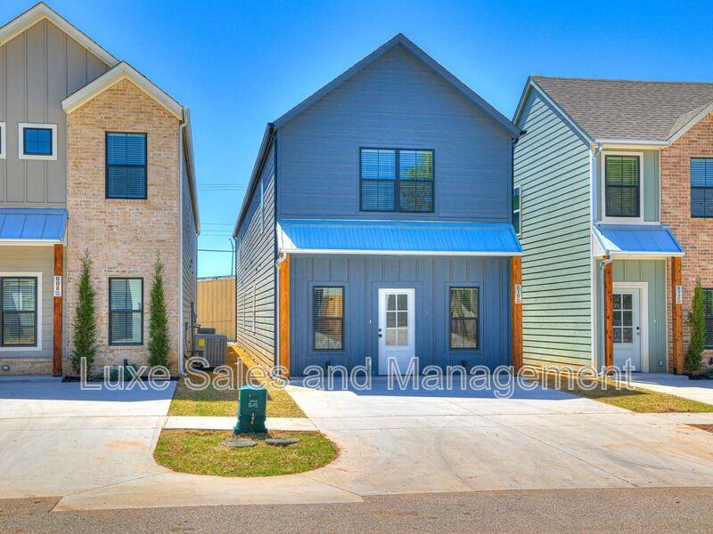 610 W 2nd St - Photo 3 of 39