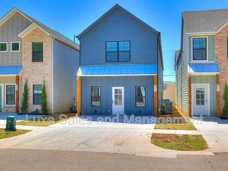 610 W 2nd St - Photo 4 of 39