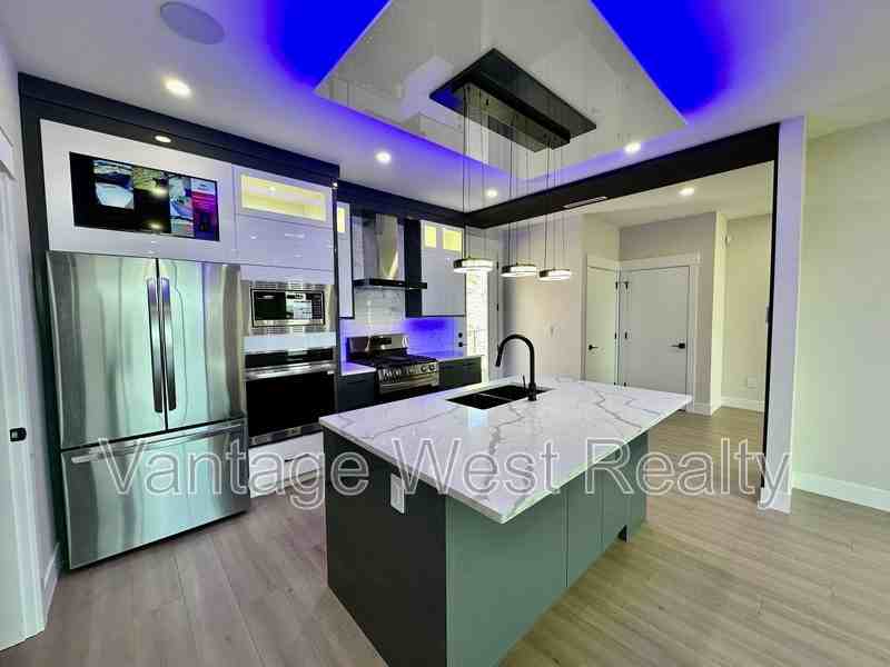 3608 Silver Way - Photo 2 of 50