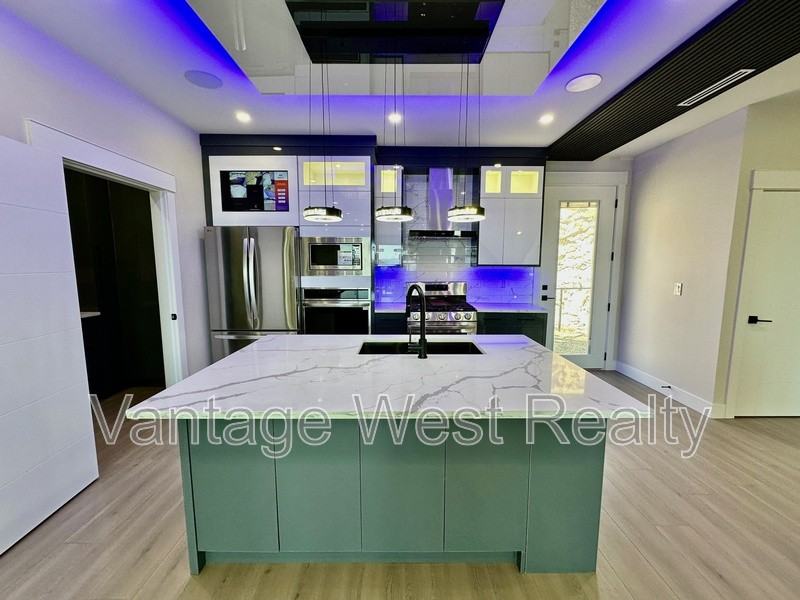 3608 Silver Way - Photo 3 of 50