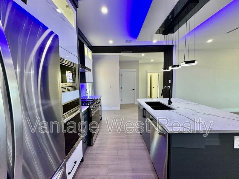 3608 Silver Way - Photo 6 of 50