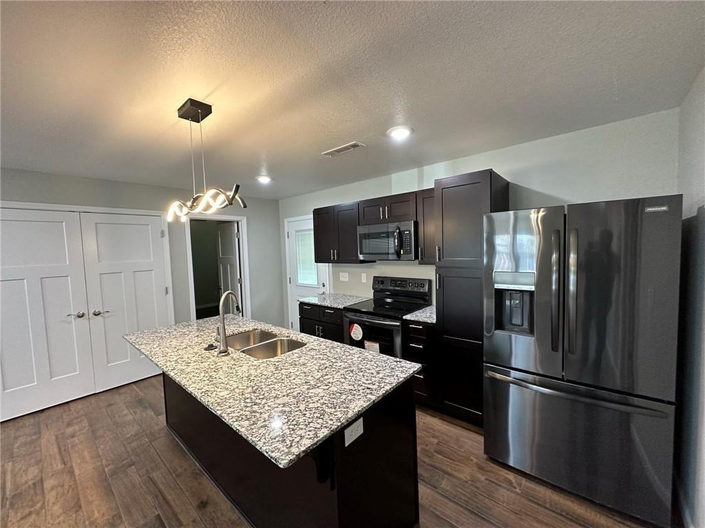 410-412 S Byers Ave - Photo 3 of 25