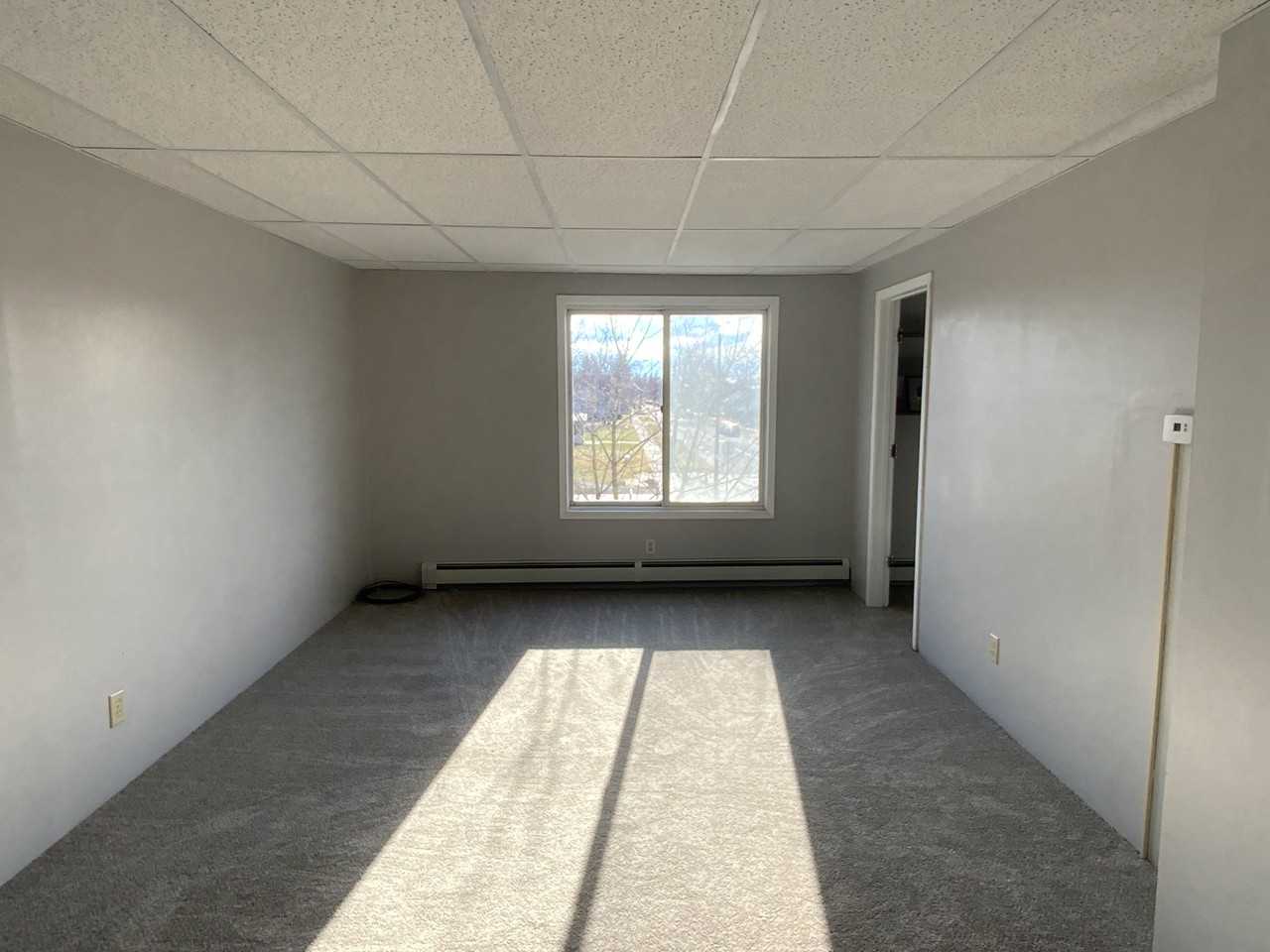 1913 Hammond Ave - Photo 2 of 11
