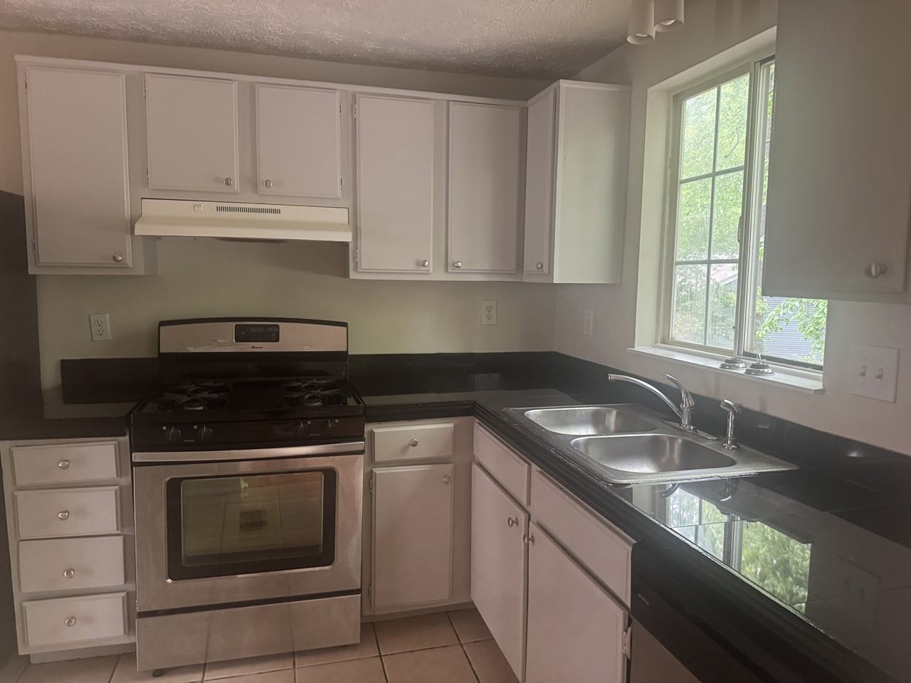 5179 Scarbrough Trl W - Photo 2 of 18