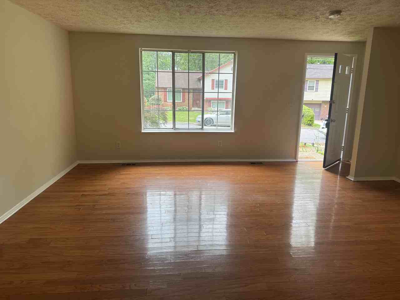 5179 Scarbrough Trl W - Photo 6 of 18