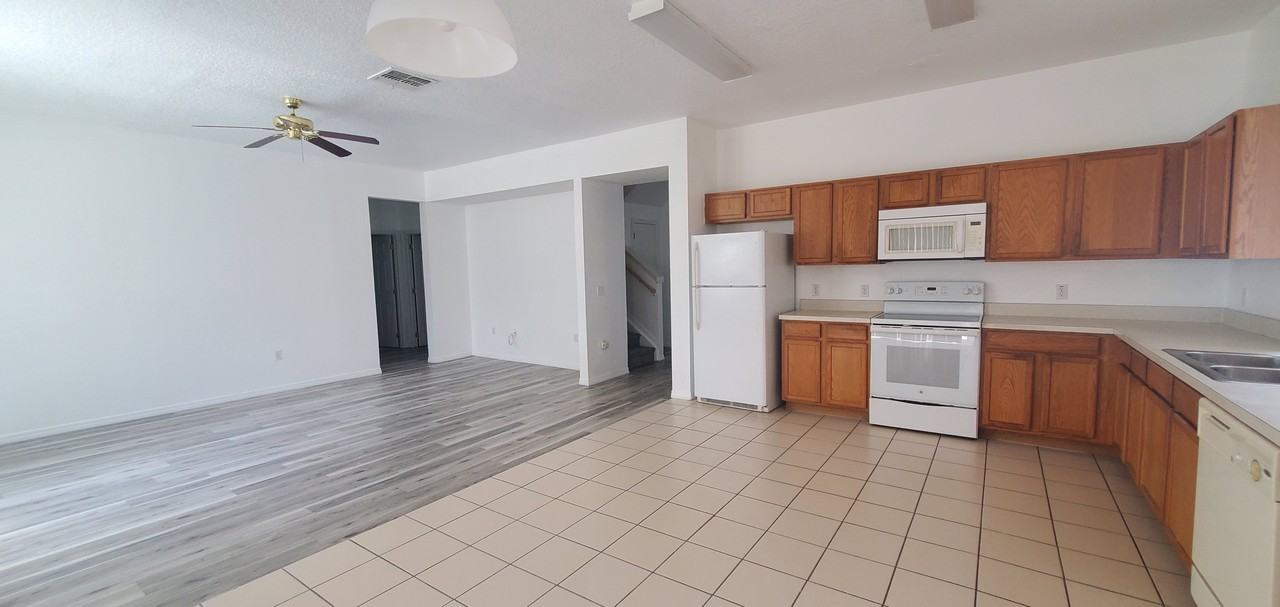 1408 Pine Ridge Dr - Photo 3 of 8