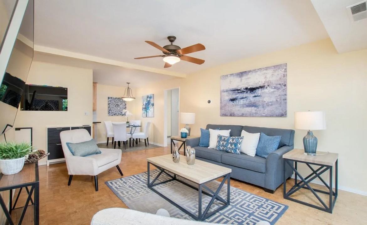 292 Tradewinds Dr - Photo 3 of 9