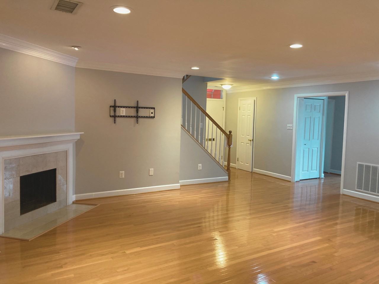 1721 S Hayes St #B - Photo 3 of 26