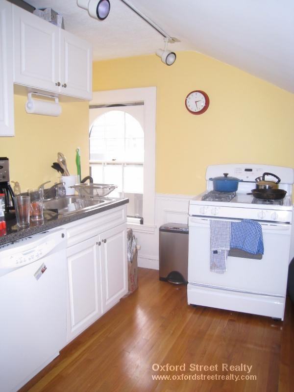 12 Chauncy St #5 - Photo 3 of 6