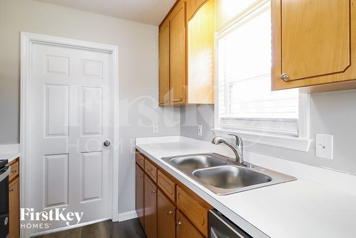 129 Glengariff Ln - Photo 3 of 15