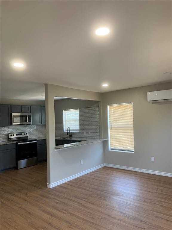 2833 Lawnview Street #B - Photo 3 of 9