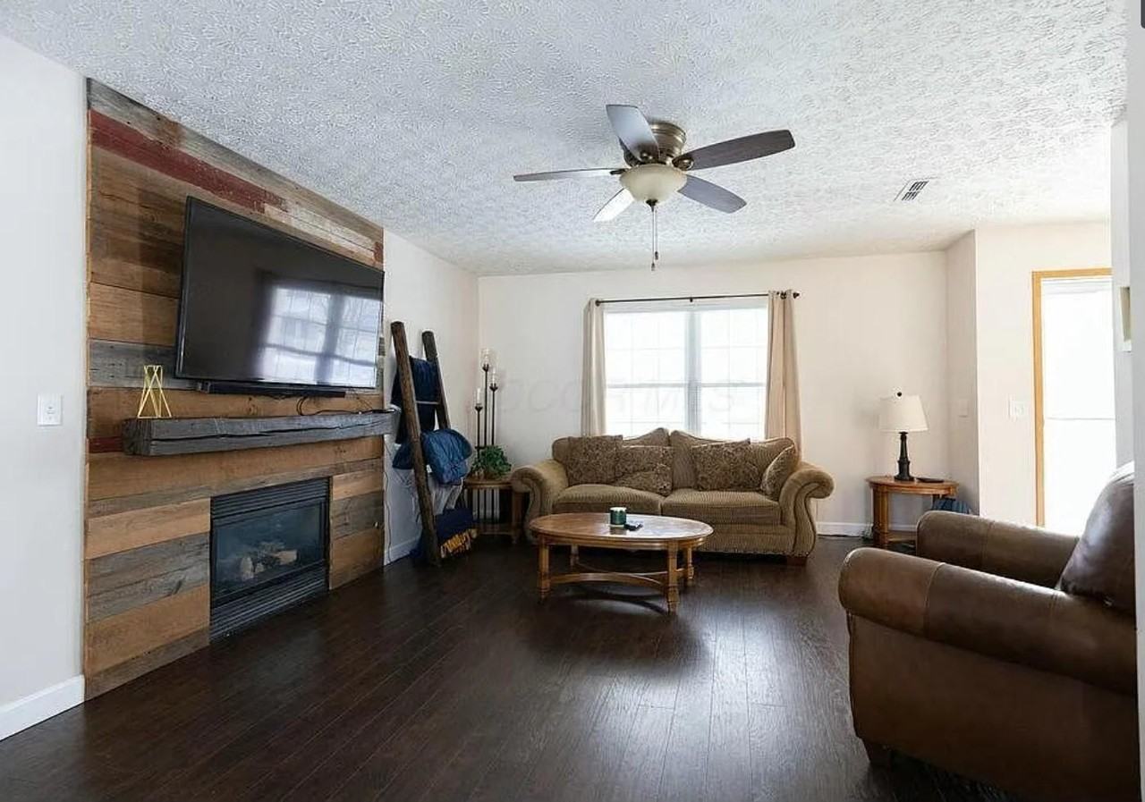 106 Hewes St - Photo 4 of 20