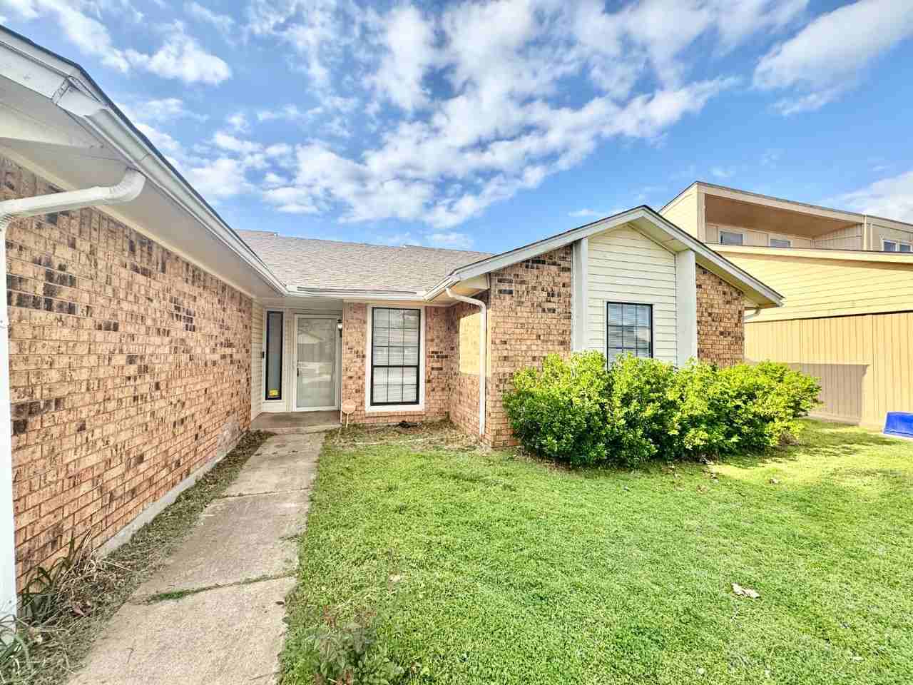 8301 Nw 112th St - Photo 2 of 20