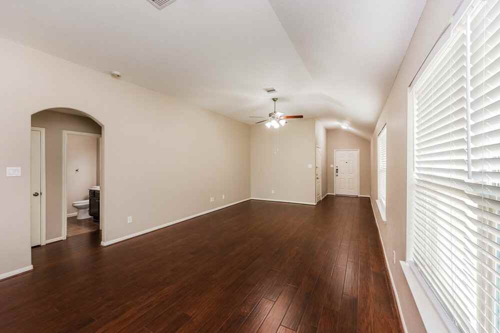 5227 Lagoon Ct - Photo 3 of 16