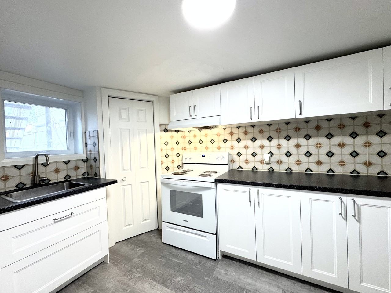 2284 Avenue Beaconsfield - Photo 2 of 11