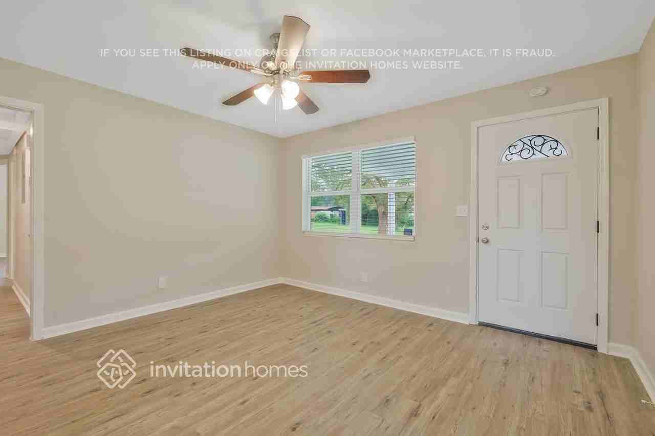 6585 Larne Ave - Photo 4 of 25