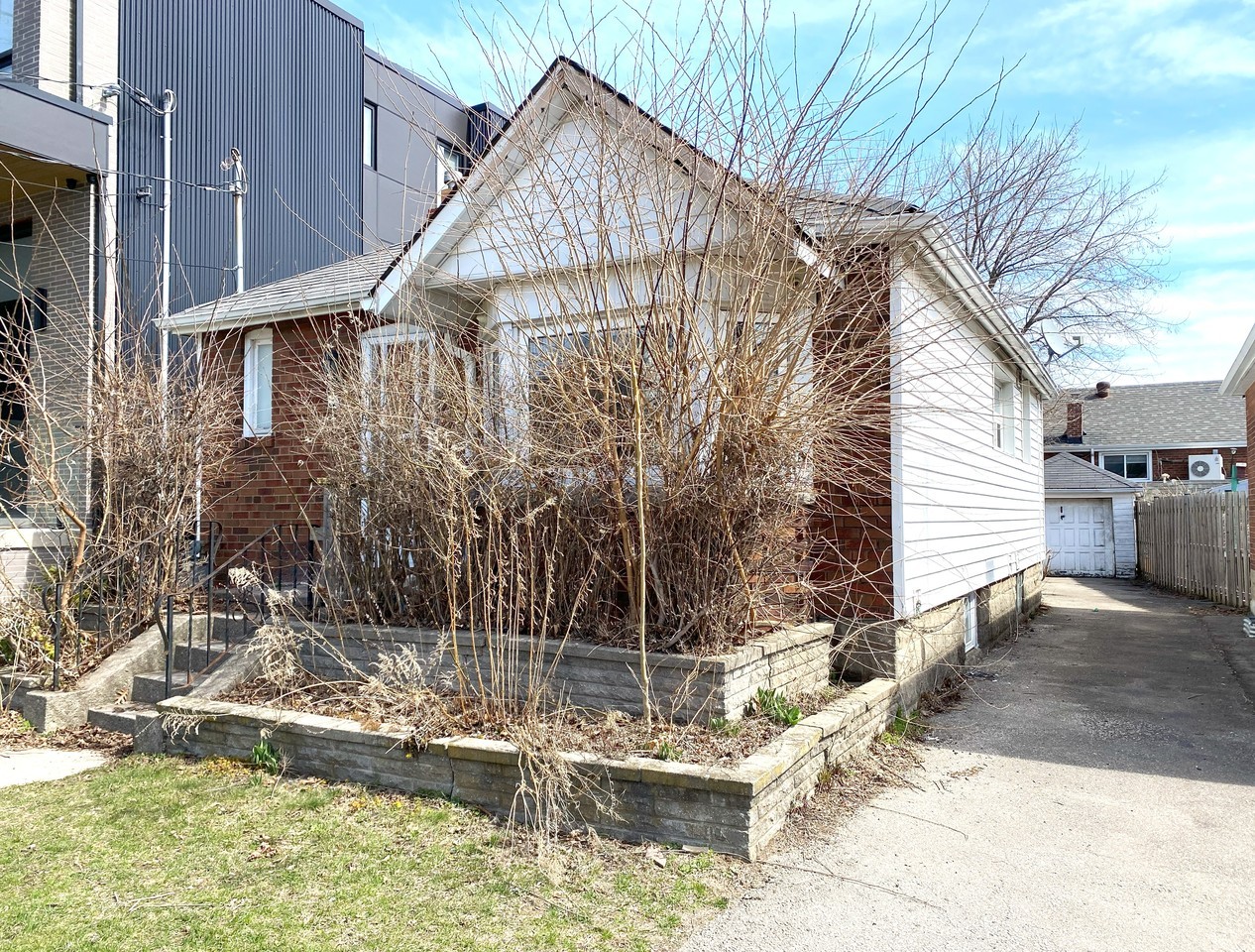 3 Saint Hubert Avenue - Photo 2 of 23