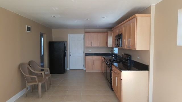 3311 Jackson St #2 - Photo 3 of 14