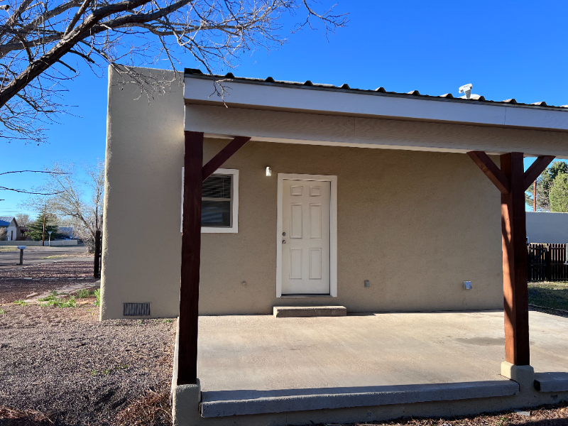 201 E Lockhart Ave - Photo 2 of 7