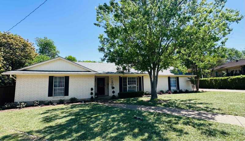 401 Lake Louise Ct - Photo 2 of 31