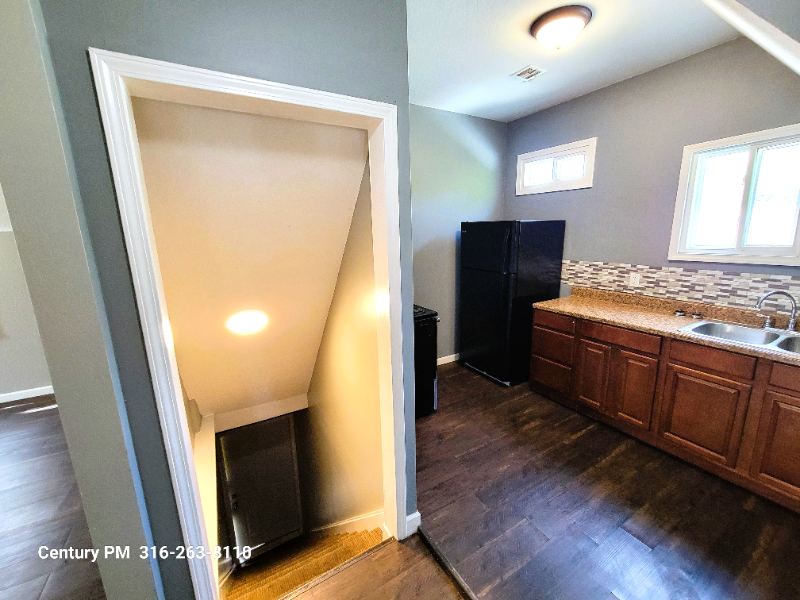 224 W 14th St N #C - Photo 3 of 10