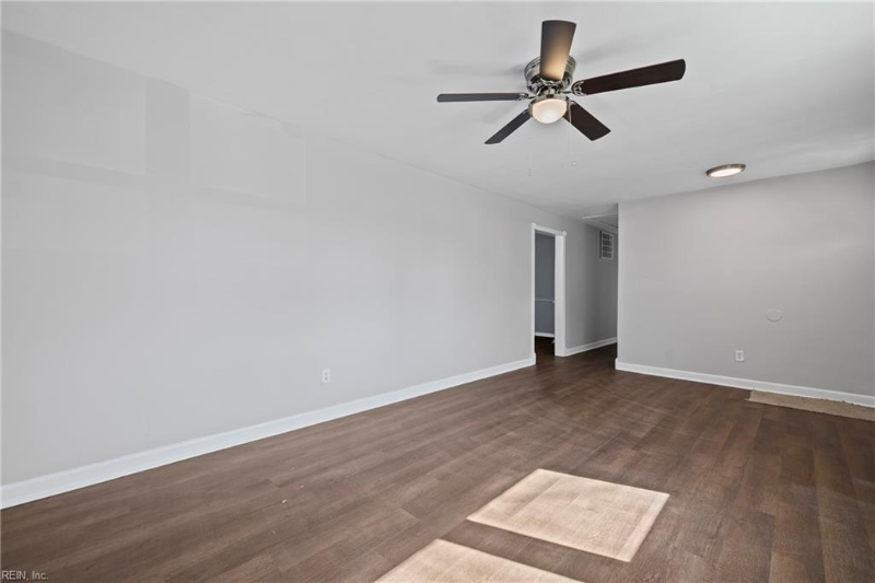 412 Winchester Dr - Photo 3 of 20
