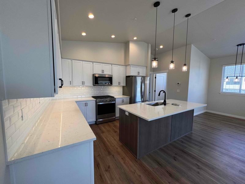 966 E Railroad Ave - Photo 2 of 20