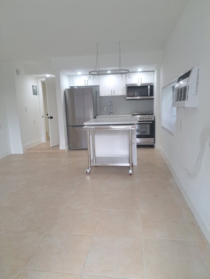 9064 Collins Ave #C19