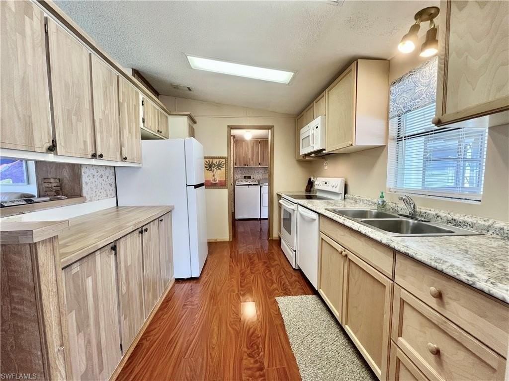 573 Cape Florida Lane - Photo 3 of 31