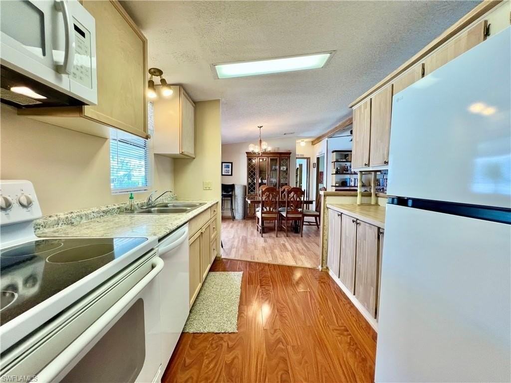 573 Cape Florida Lane - Photo 4 of 31