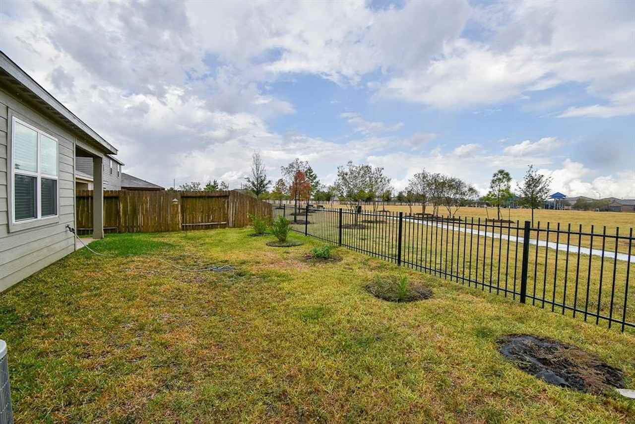 Western Rose Dr - Photo 4 of 11