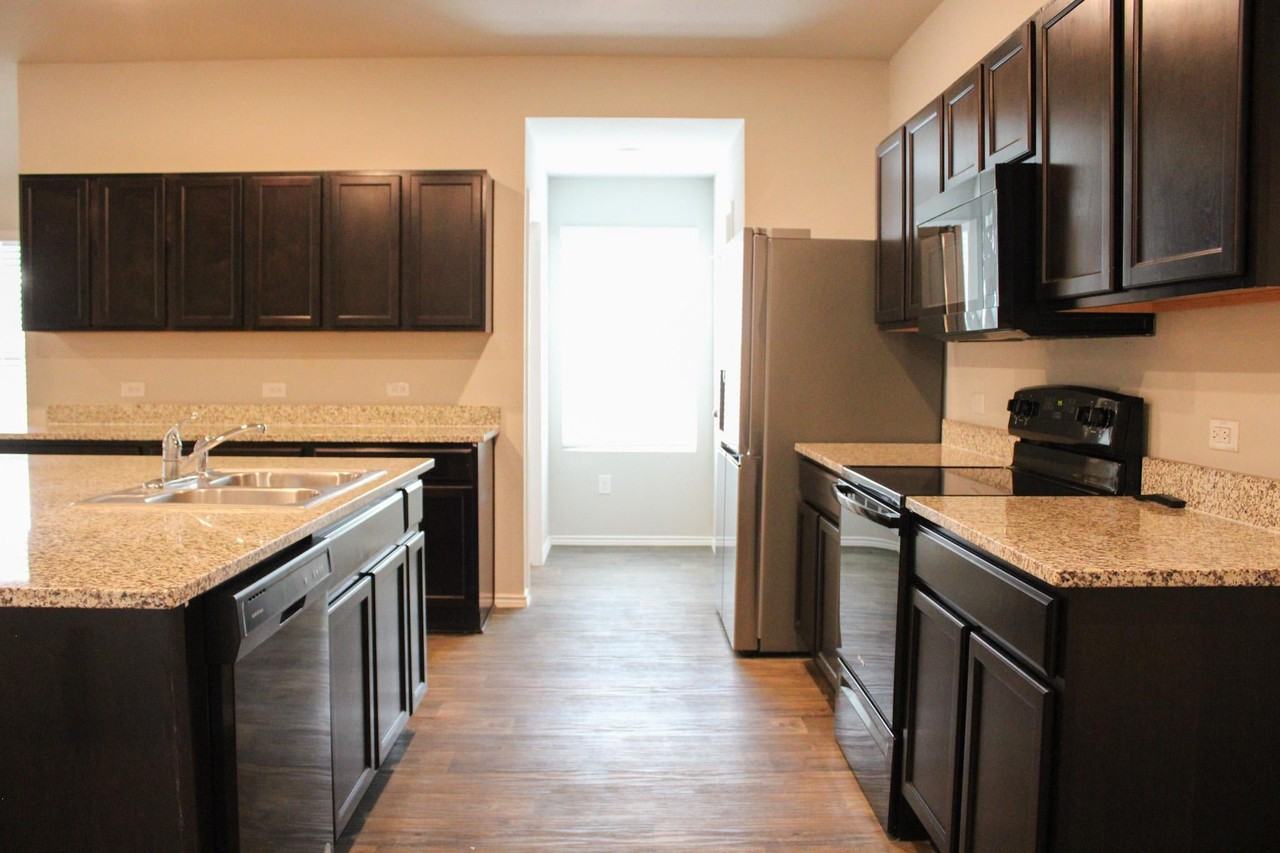 15209 Upland Willow Rd - Photo 3 of 18