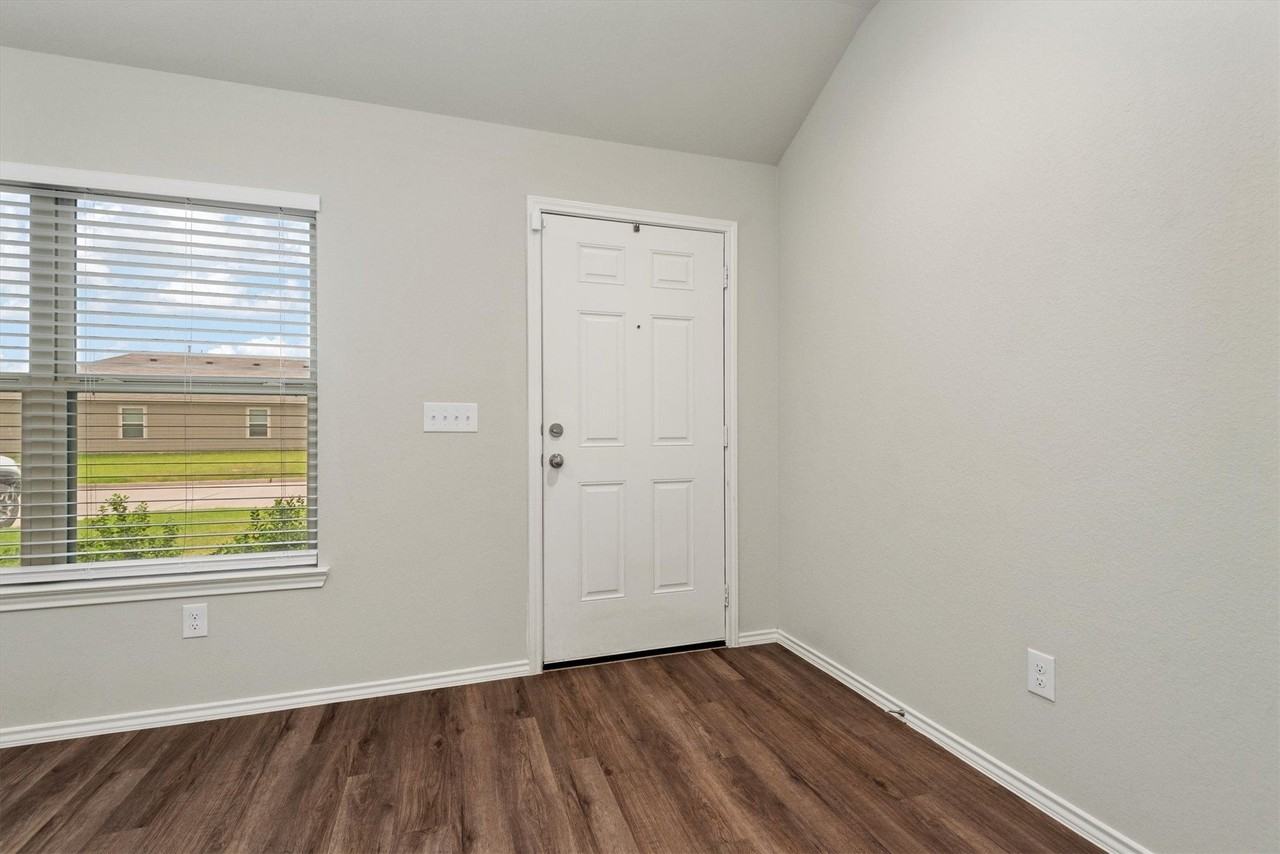 150 Bellewood Manor Dr - Photo 4 of 25