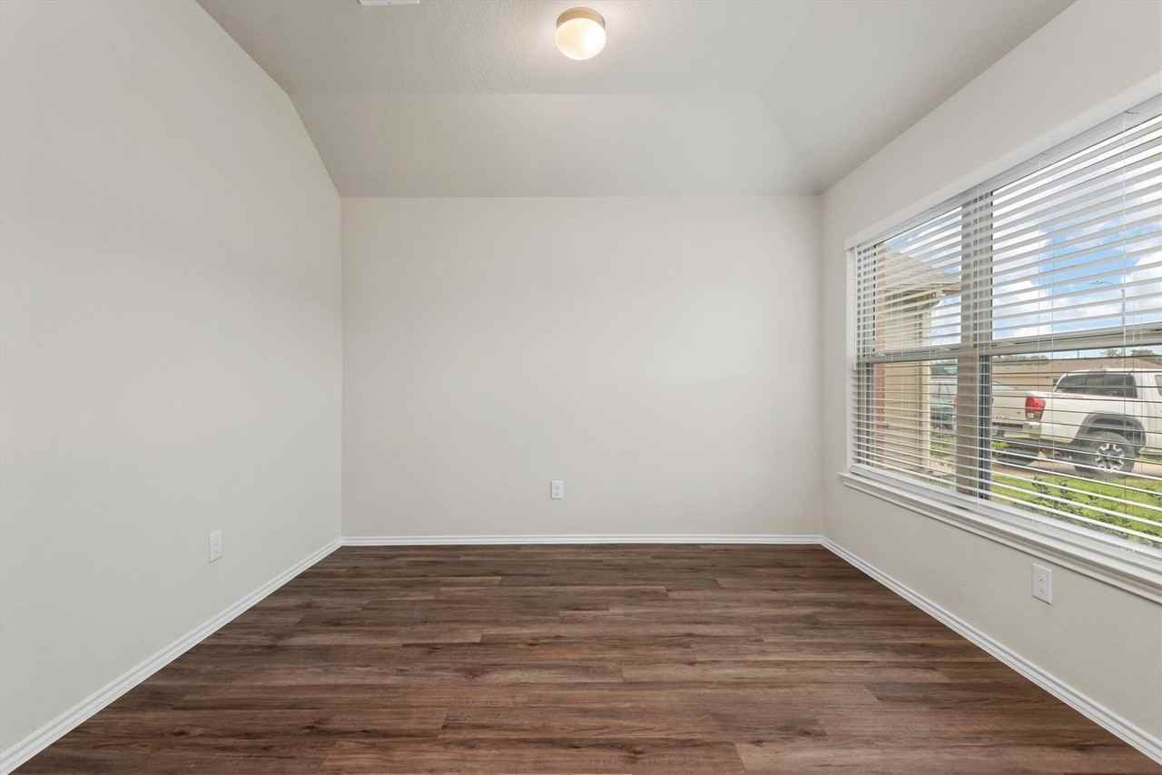 150 Bellewood Manor Dr - Photo 5 of 25