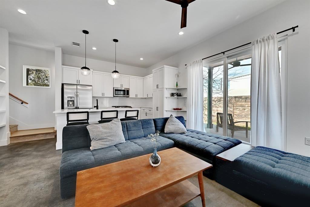 2812 E 4th St - Photo 5 of 26